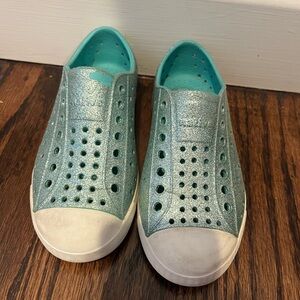 Great condition teal sparkly Natives size C11